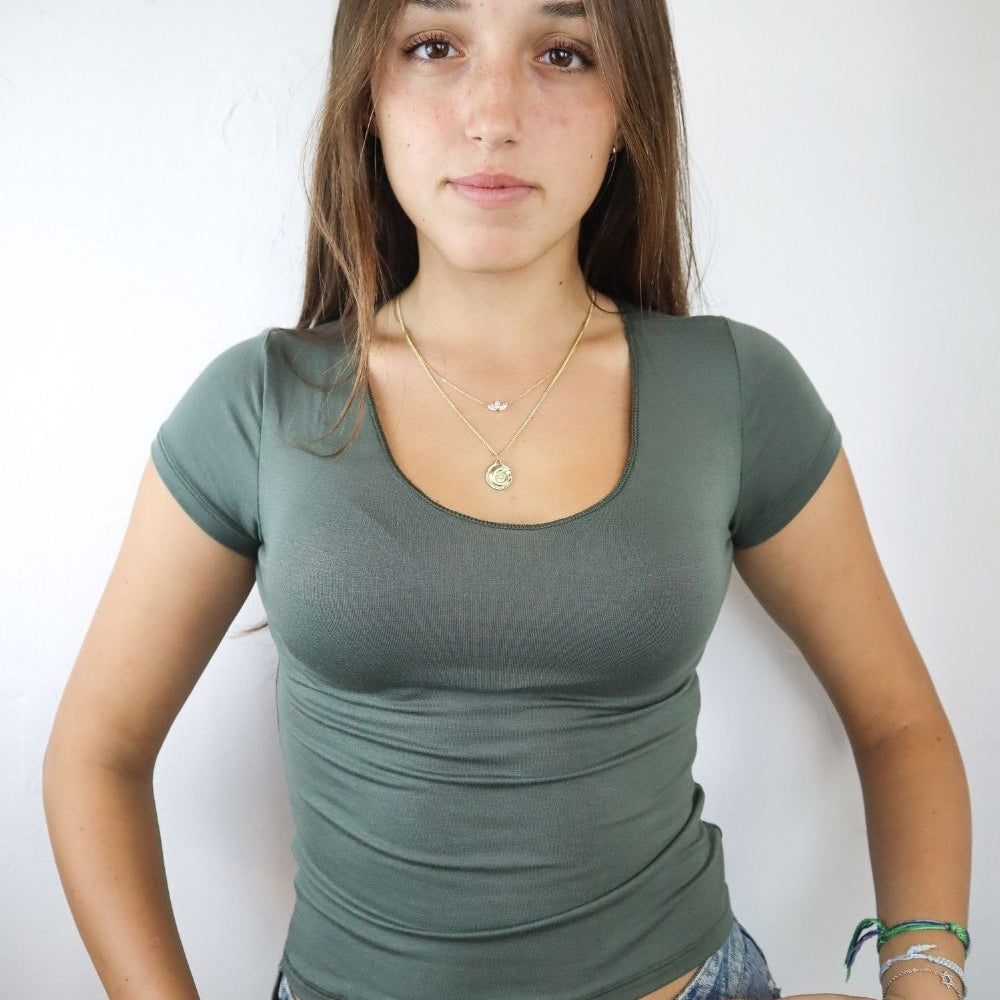 וי גזור מידות 16-18 שרוול קצר