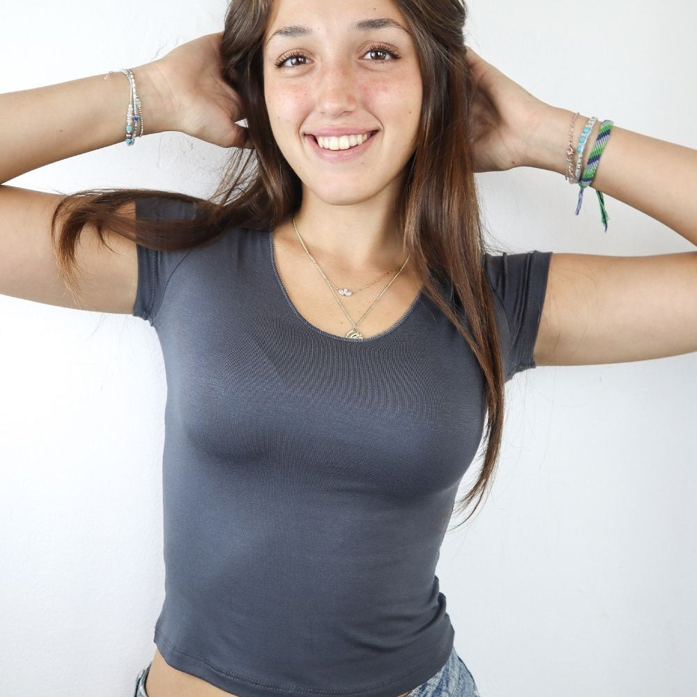 וי גזור מידות 16-18 שרוול קצר