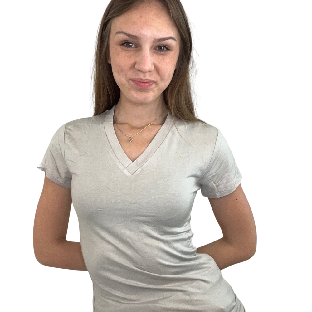 וי תפר ארוכה במותן שרוול קצר