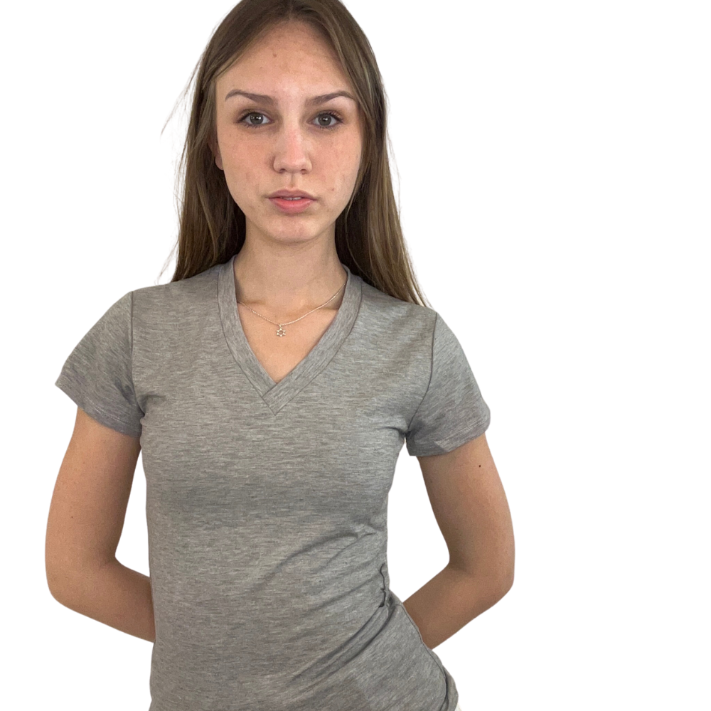 וי תפר ארוכה במותן שרוול קצר
