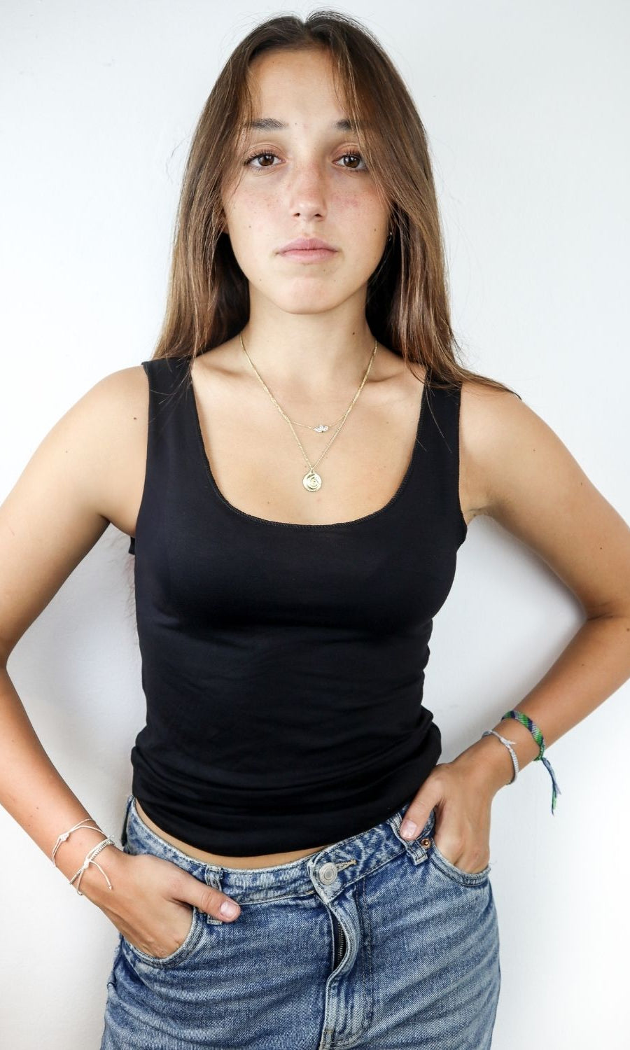 גופיה עם כתפיה רחבה שחור