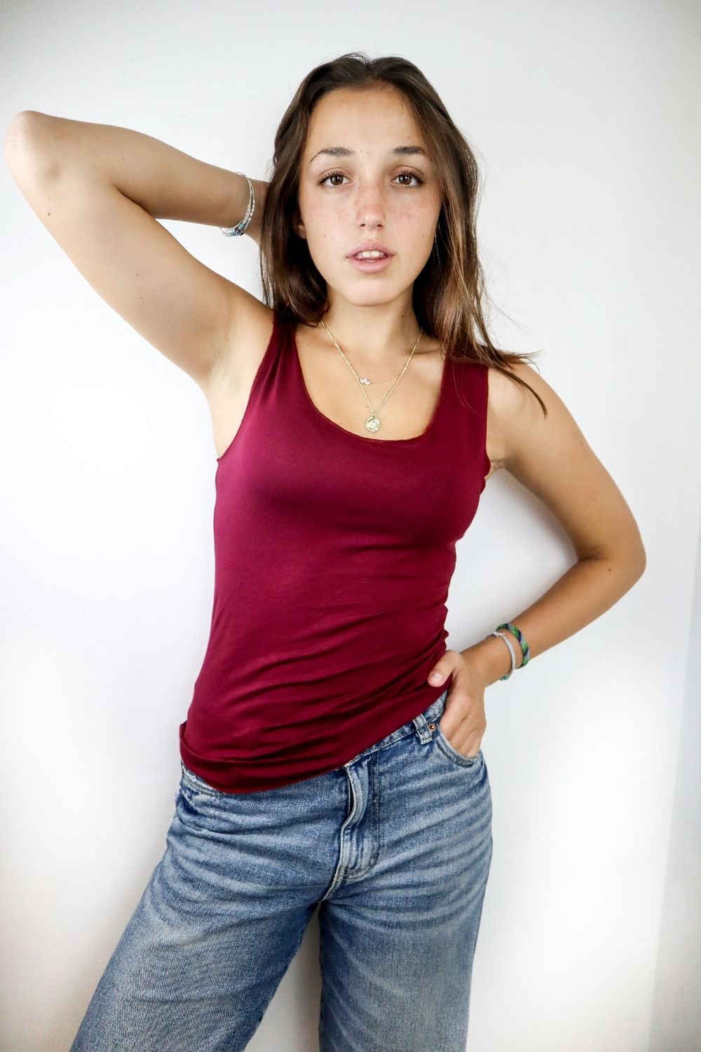 גופיה עם כתפיה רחבה בורדו