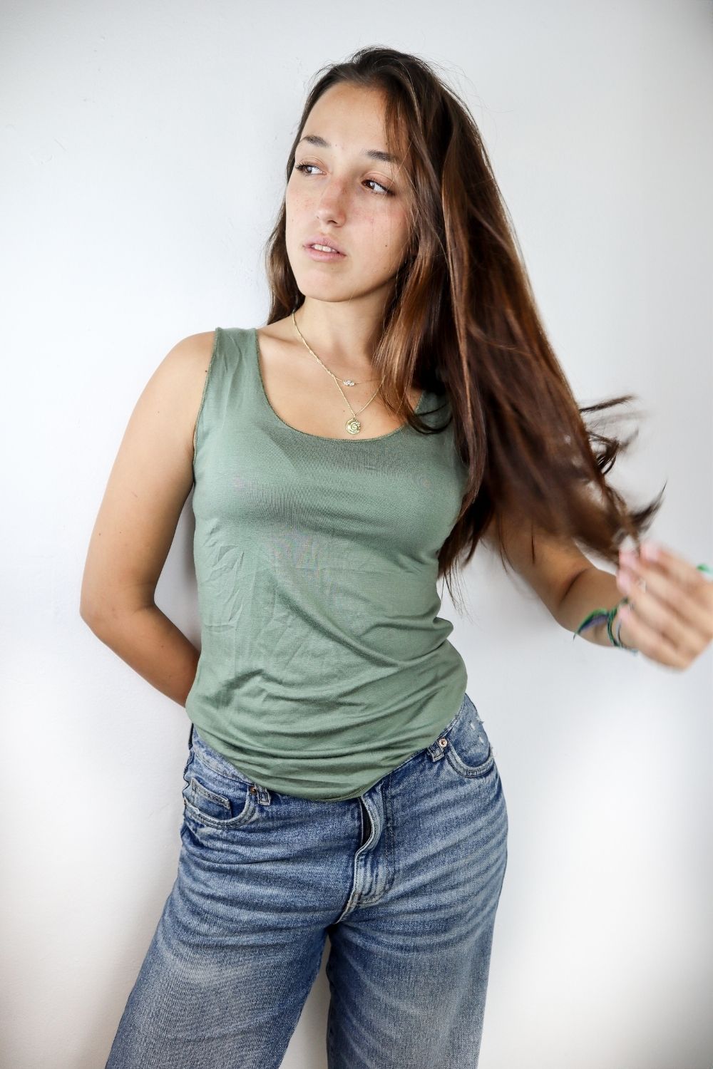 גופיה עם כתפיה רחבה ירוק זית